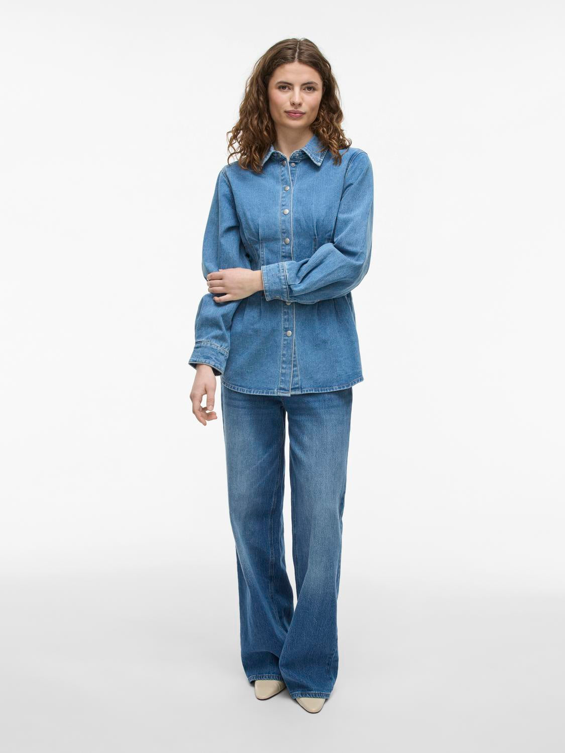 model_shot-front_full